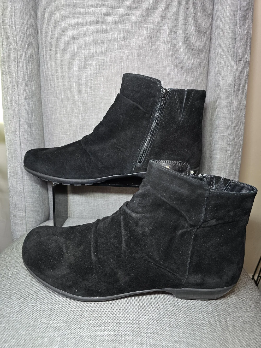 ✨️NWOB✨️ Ros Hommerson Black Suede Slouch Ankle Booties